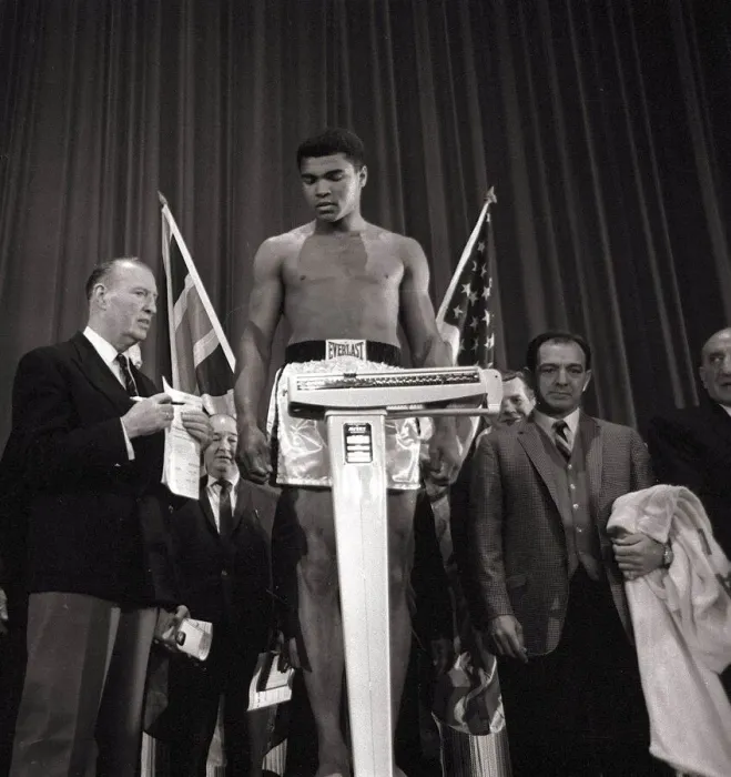 Framed Print : American world champion heavyweight boxer Muhammad Ali, formerly known as Cassius Clay Framed Print : American world champion heavyweight boxer Muhammad Ali, formerly known as Cassius Clay