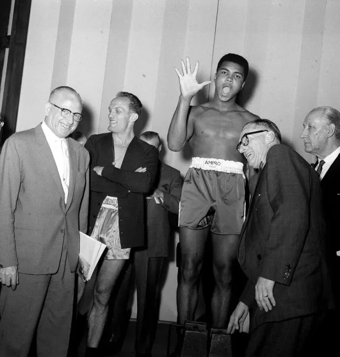 Framed Print : American world champion heavyweight boxer Muhammad Ali, formerly known as Cassius Clay Framed Print : American world champion heavyweight boxer Muhammad Ali, formerly known as Cassius Clay