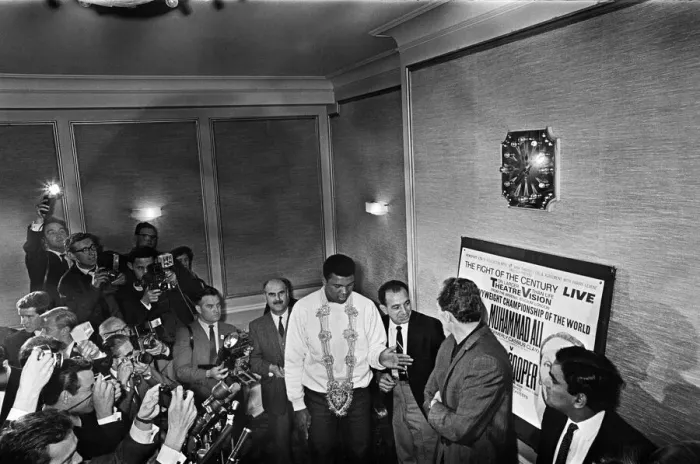Framed Print : American world champion heavyweight boxer Muhammad Ali (formerly Cassius Clay Framed Print : American world champion heavyweight boxer Muhammad Ali (formerly Cassius Clay