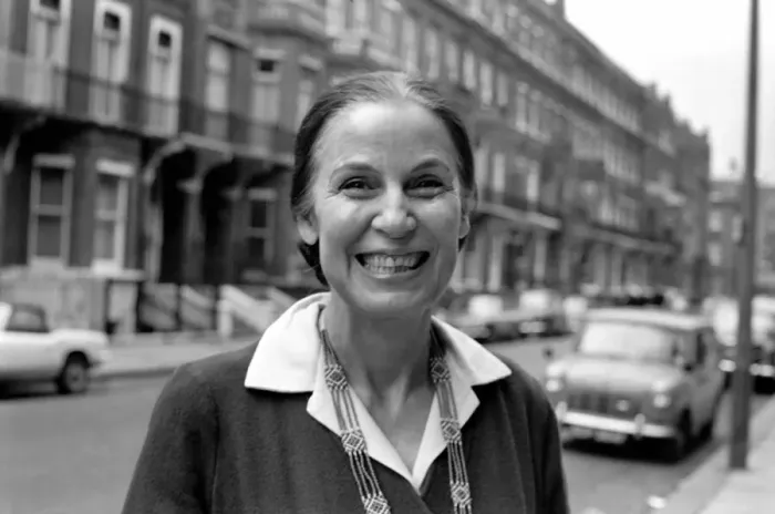 Framed Print : American writer Helen Lawrenson in London. November 1969 Z11388