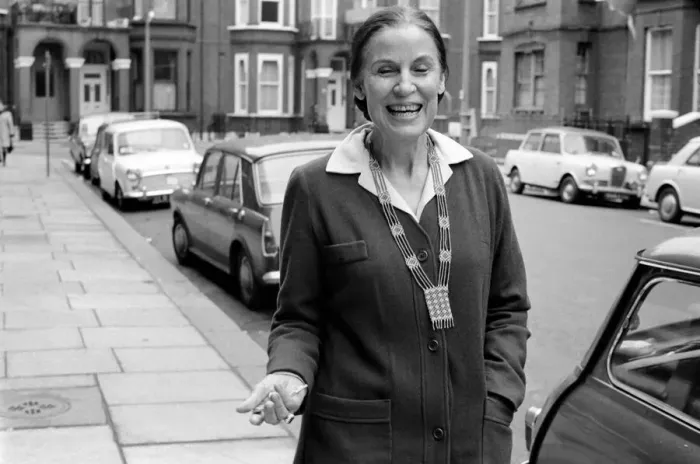 Framed Print : American writer Helen Lawrenson in London. November 1969 Z11388-002 Framed Print : American writer Helen Lawrenson in London. November 1969 Z11388-002