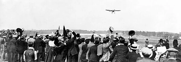 Andre Beaumont comes into land at Brooklands to win the Daily Mail Air Race
