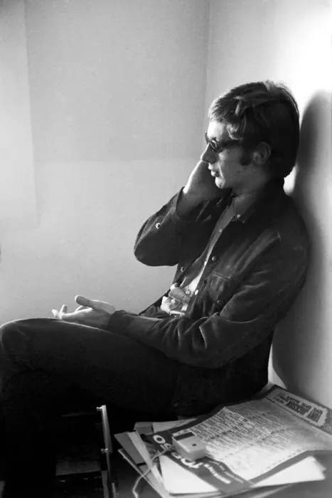 Framed Print : Andrew Oldham, Manager of The Rolling Stones with his wife Sheila