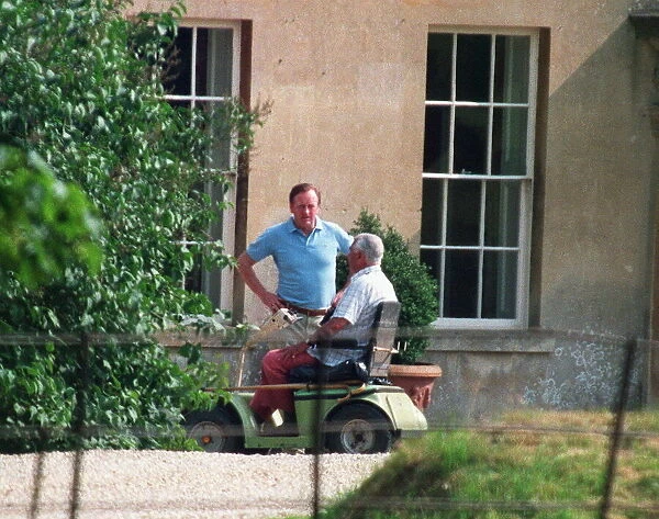 ANDREW PARKER BOWLES OUTSIDE HIS HOME. JULY 94-5966