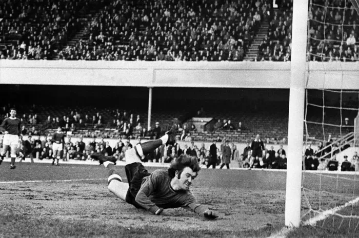 Framed Print : Andy Rankin, Everton goalkeeper. Arsenal v Everton, League Division One Framed Print : Andy Rankin, Everton goalkeeper. Arsenal v Everton, League Division One