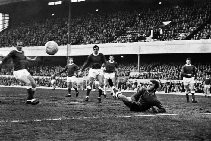 Framed Print : Andy Rankin, Everton goalkeeper. Arsenal v Everton, League Division One