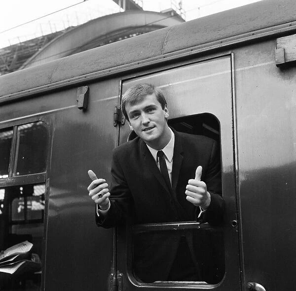 Andy Rankin, the Everton goalkeeper, gives the thumbs-up sign as he leaves Lime Street