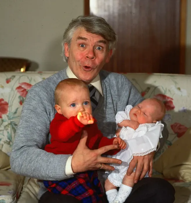 Framed Print : Andy Stewart singer December 1986 with grandchildren Kimberley Gordon and Brodie Munro Framed Print : Andy Stewart singer December 1986 with grandchildren Kimberley Gordon and Brodie Munro