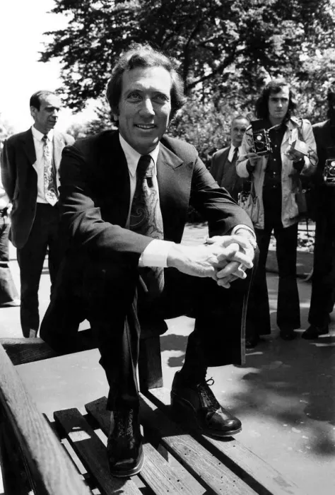 Framed Print : Andys Back In Town: Popular American singer Andy Williams arrived in London Framed Print : Andys Back In Town: Popular American singer Andy Williams arrived in London