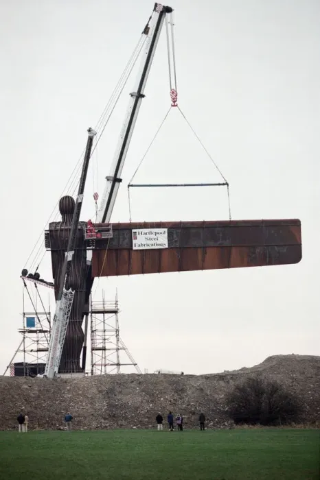 Framed Print : The Angel of the North is erected in Gateshead by staff from Hartlepool Fabrications Framed Print : The Angel of the North is erected in Gateshead by staff from Hartlepool Fabrications