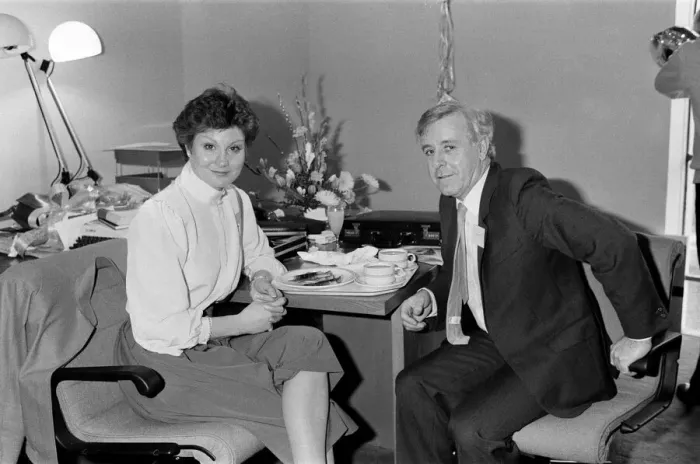 Framed Print : Angela Rippon at the TV-am studios. 1983 Framed Print : Angela Rippon at the TV-am studios. 1983