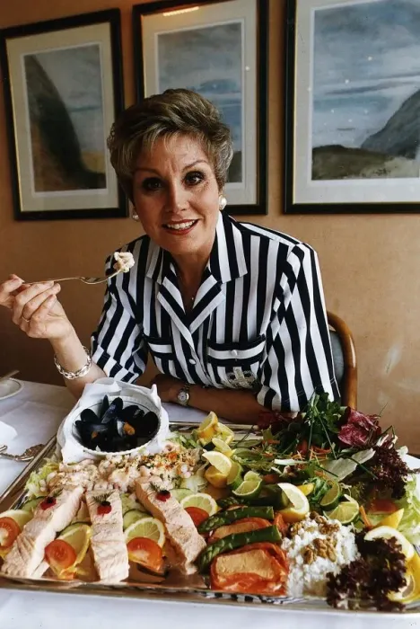 Framed Print : Angela Rippon TV Presenter and Newsreader appearing on the Health Programme on Radio 5 Framed Print : Angela Rippon TV Presenter and Newsreader appearing on the Health Programme on Radio 5
