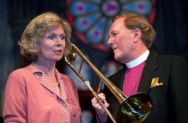 ANGELA THORNE AND ROBERT HARDY PERFORMING IN THE PLAY BODY AND SOUL 1992