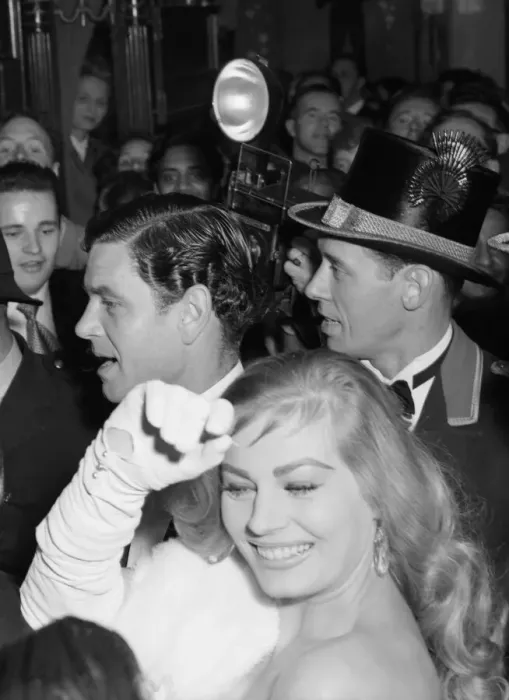 Framed Print : Anita Ekberg and Anthony Steele caught in the surging crowds outside the Empire Theatre Framed Print : Anita Ekberg and Anthony Steele caught in the surging crowds outside the Empire Theatre