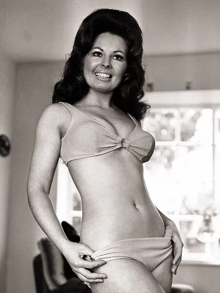 Ann Richmond actress wearing a bikini