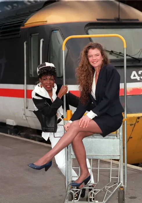 Framed Print : Annabel Croft treasure hunter and singer Sinitta at St Pancras Station London to launch
