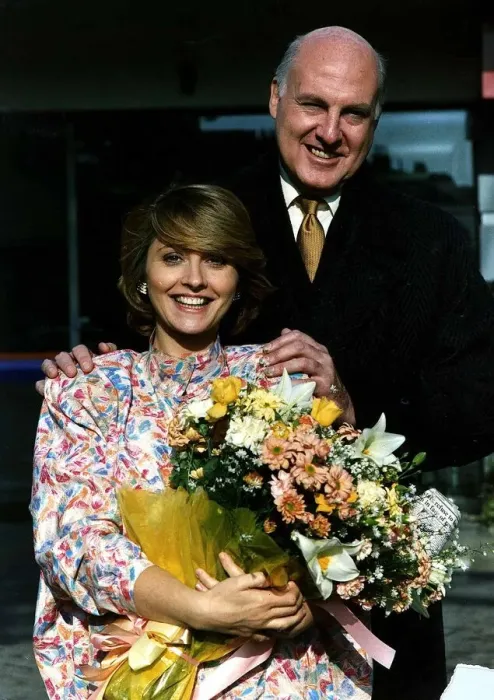 Framed Print : Anne Diamond TV presenter holding a bouquet of flowers Framed Print : Anne Diamond TV presenter holding a bouquet of flowers