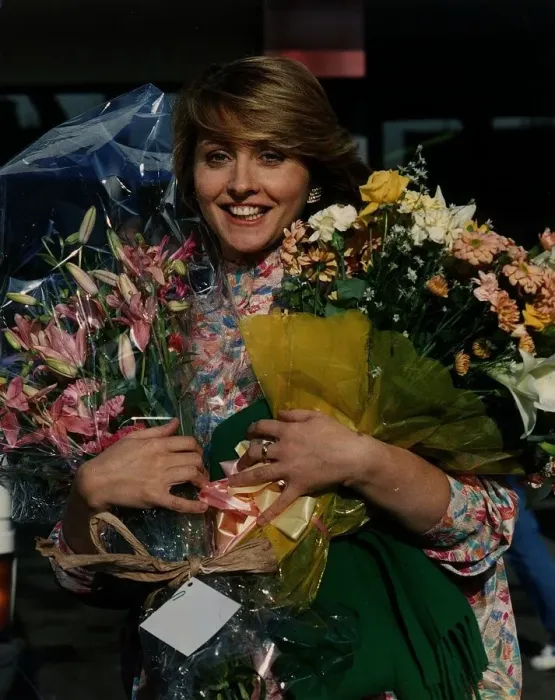 Framed Print : Anne Diamond TV Presenter Holding flowers
