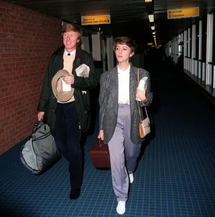 Framed Print : Anne Diamond TV Presenter at London Airport December 1986 with har husband Mike