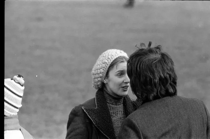Framed Print : Anne Kirkbride (aged 17) and Comedians TV star Duggie Brown due to kiss in