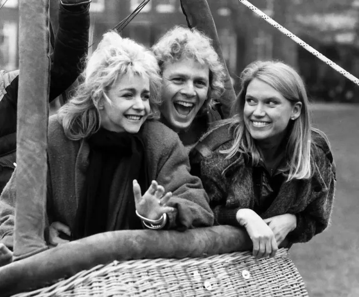 Framed Print : Anneka Rice TV Presenter with Paul Nicholas and Leslie Ash