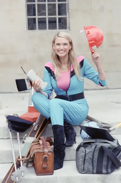 Framed Print : Anneka Rice TV Presenter promoting her new series Challenge. 30th August 1989 Framed Print : Anneka Rice TV Presenter promoting her new series Challenge. 30th August 1989