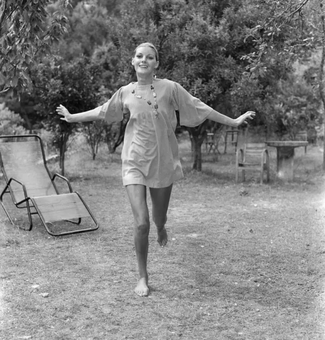 Framed Print : Anneke Wills pictured in 1969 Anneke Wills (born Anna Katarina Willys