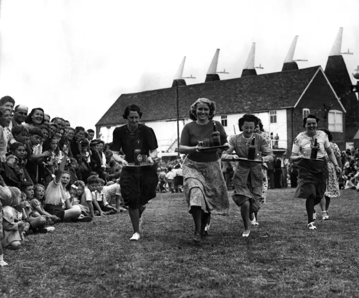 Framed Print : The annual festival at Paddock Wood, Kent of the Hop Season started Framed Print : The annual festival at Paddock Wood, Kent of the Hop Season started