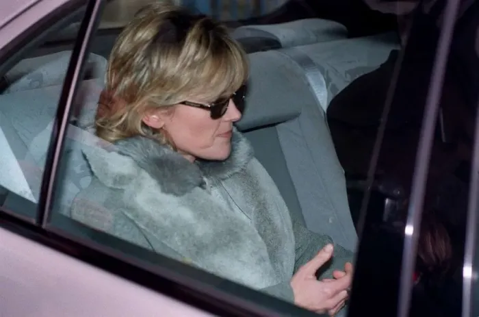 Framed Print : Anthea Turner TV Presenter January 1999 Sitting in the back of a car being driven Framed Print : Anthea Turner TV Presenter January 1999 Sitting in the back of a car being driven