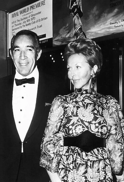 Anthony Quinn actor attends premiere - June 1970 Dbase MSI