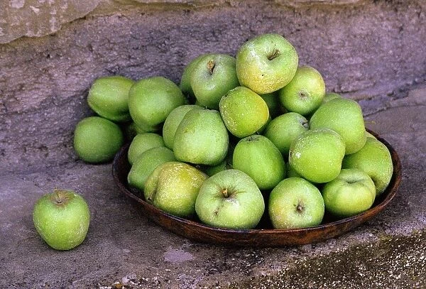 Apples on dish in Italy