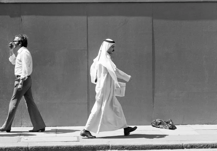 Framed Print : Arab man wearing traditional garments on Gloucester Road, South Kensington Framed Print : Arab man wearing traditional garments on Gloucester Road, South Kensington