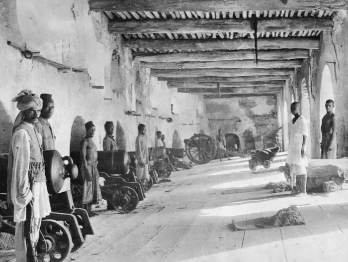 Framed Print : Arab soldiers seen here manning the gun battery at Fort Jelana at Muscat. Circa 1916 Framed Print : Arab soldiers seen here manning the gun battery at Fort Jelana at Muscat. Circa 1916