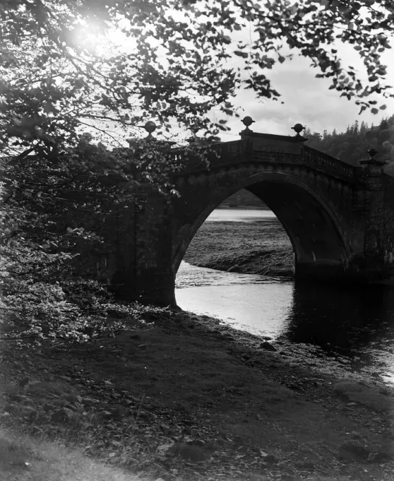 Framed Print : Aray Bridge, under which the River Aray and Loch Fyne meet Framed Print : Aray Bridge, under which the River Aray and Loch Fyne meet
