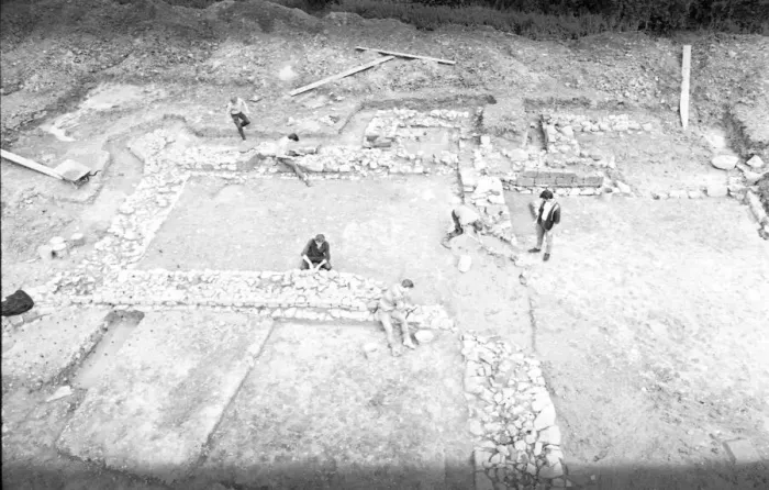 Framed Print : Archaeological dig at the former Sudeley castle, Griff, Nuneaton Framed Print : Archaeological dig at the former Sudeley castle, Griff, Nuneaton