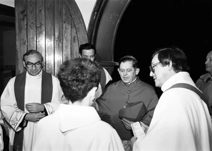 Framed Print : Archbishop of Warsaw Cardinal Glemp visits Leicester. 25th February 1985 Framed Print : Archbishop of Warsaw Cardinal Glemp visits Leicester. 25th February 1985