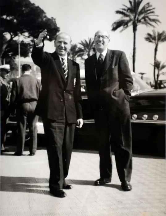 Framed Print : Archie Ledbrooke Daily Mirror Sports Writer Journalist - Pictured with Sir Mat Busby
