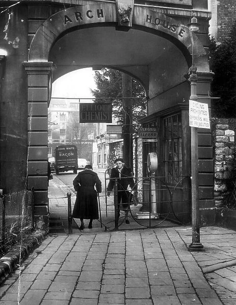 The Archway and footpath from Victoria Square to Boyces Avenue, Clifton