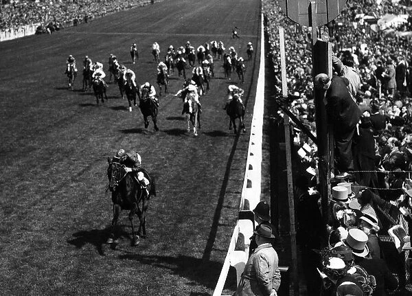 Arctic Prince wins the Epsom Derby from Sybils Nephew 1951