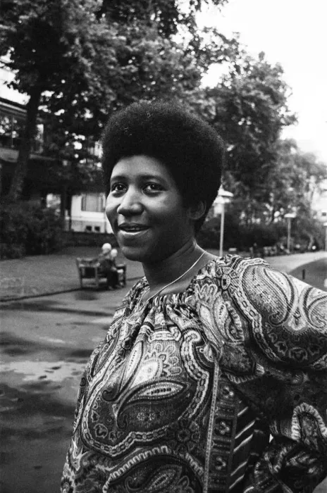 Framed Print : Aretha Franklin pictured in London, in the summer of 1970