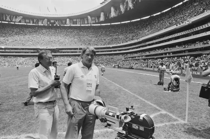 Framed Print : Argentina v England World Cup Quarter Final match at the Azteca Stadium in Mexico City Framed Print : Argentina v England World Cup Quarter Final match at the Azteca Stadium in Mexico City
