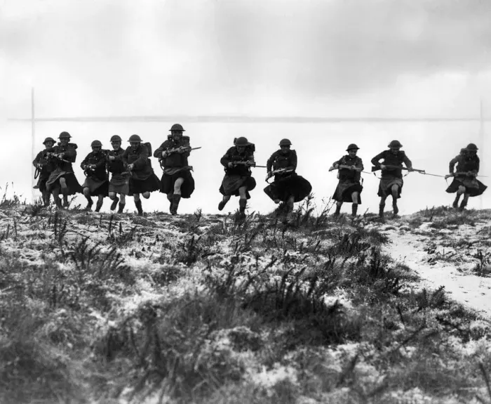 Framed Print : The Argylle & Southerland Highlanders training in Britain January 1941 Framed Print : The Argylle & Southerland Highlanders training in Britain January 1941