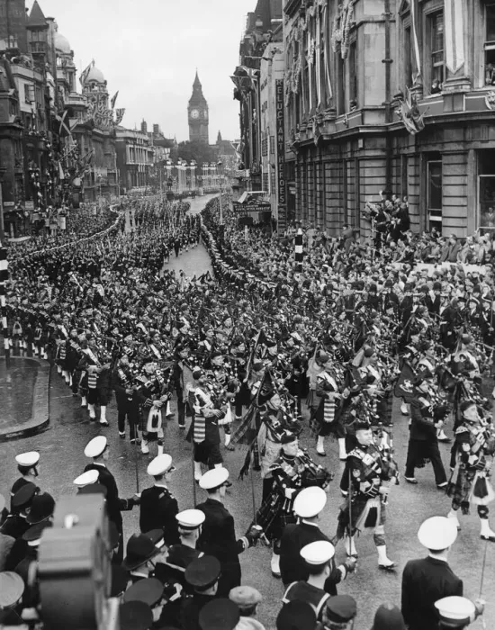 Framed Print : The armed service march along Whitehall after the Coronation of Queen Elizabeth II Framed Print : The armed service march along Whitehall after the Coronation of Queen Elizabeth II