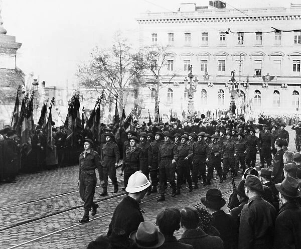Armistice Day celebrated in Brussels. British soldiers march past the tomb of the unknown