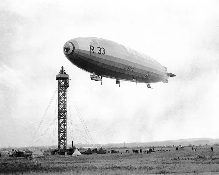 Framed Print : Armstrong Whitworth R33 Airship G-FaG moving towards the docking tower at Croydon Framed Print : Armstrong Whitworth R33 Airship G-FaG moving towards the docking tower at Croydon