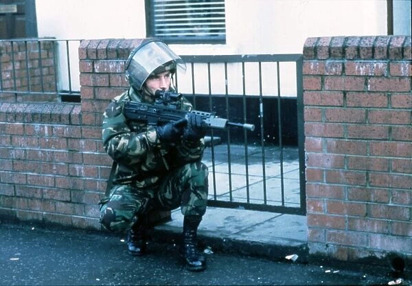 Army Belfast soldier takes aim with his rifle 1990