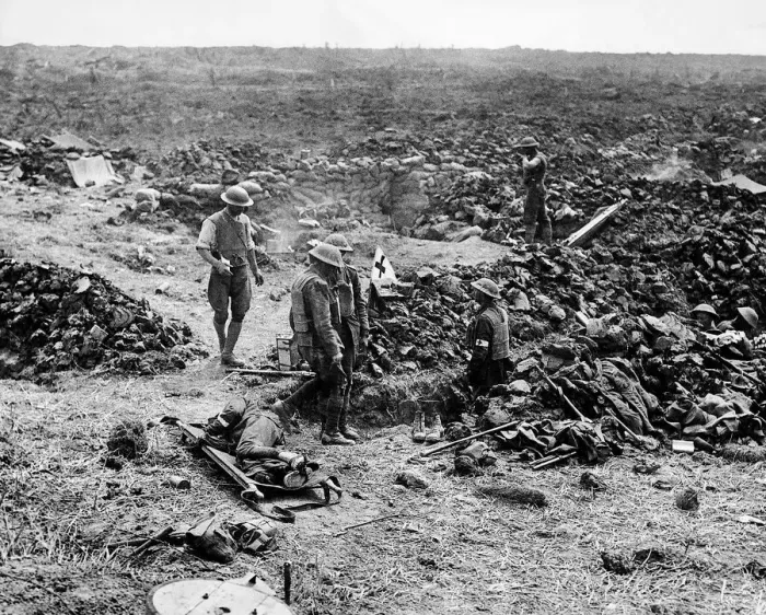 Framed Print : Army dressing station at Messines Ridge with British troops tending to the wounded 1917 Framed Print : Army dressing station at Messines Ridge with British troops tending to the wounded 1917