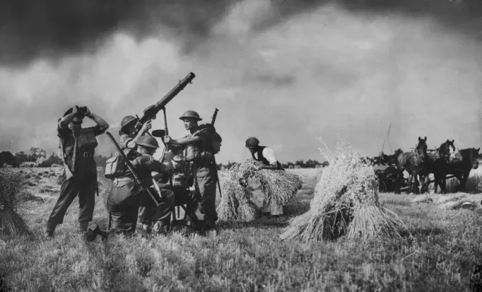 Framed Print : An army Lewis machine gun unit well equipped to deal with enemy raiders Framed Print : An army Lewis machine gun unit well equipped to deal with enemy raiders