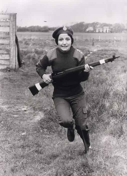 Framed Print : Army Women May 1976 Nurse Aileen Moran (28) of Upton Lane Widnes Lanc becomes Framed Print : Army Women May 1976 Nurse Aileen Moran (28) of Upton Lane Widnes Lanc becomes