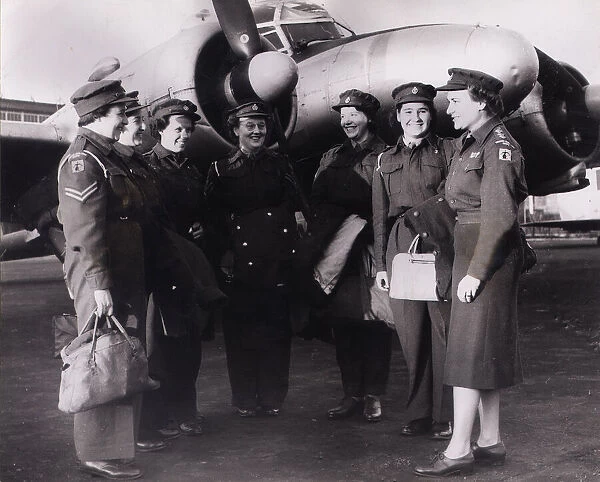 Army Women October 1952 Six of the WRAC who flew Castle Bromwich to